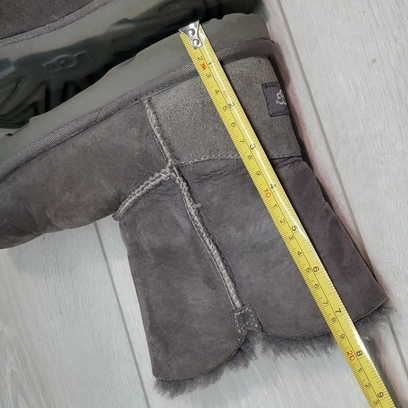 Ugg Australia Kids Girls Bailey Button Leather Sheepskin Boots shoes sz 3 - Picture 8 of 14